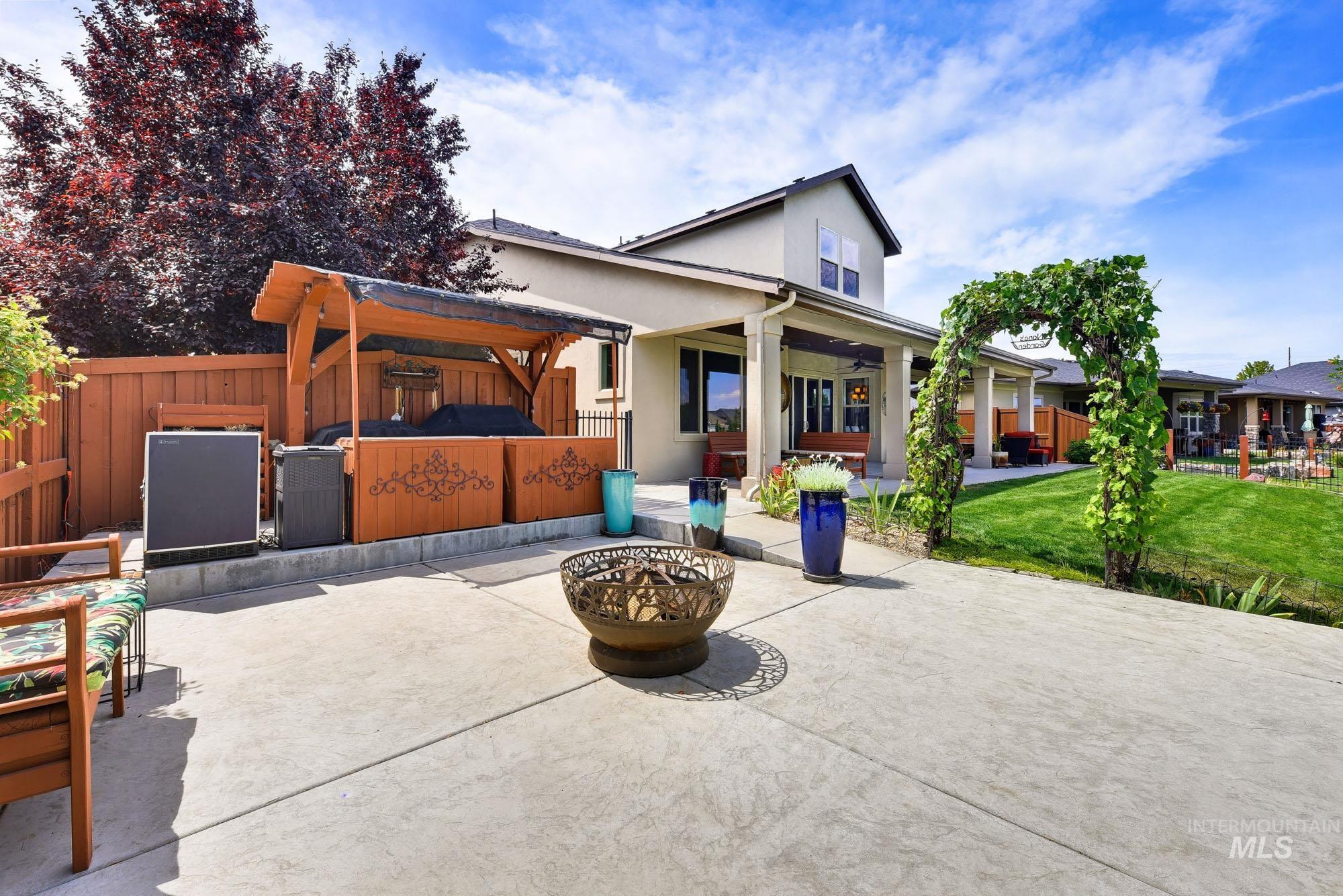 220 South Wildgrass Way Star, ID 83669 - Photo 39 of 50 Expansive covered patio featuring multiple ceiling fans and recessed lighting, with access to interior spaces through large windows and sliding glass doors