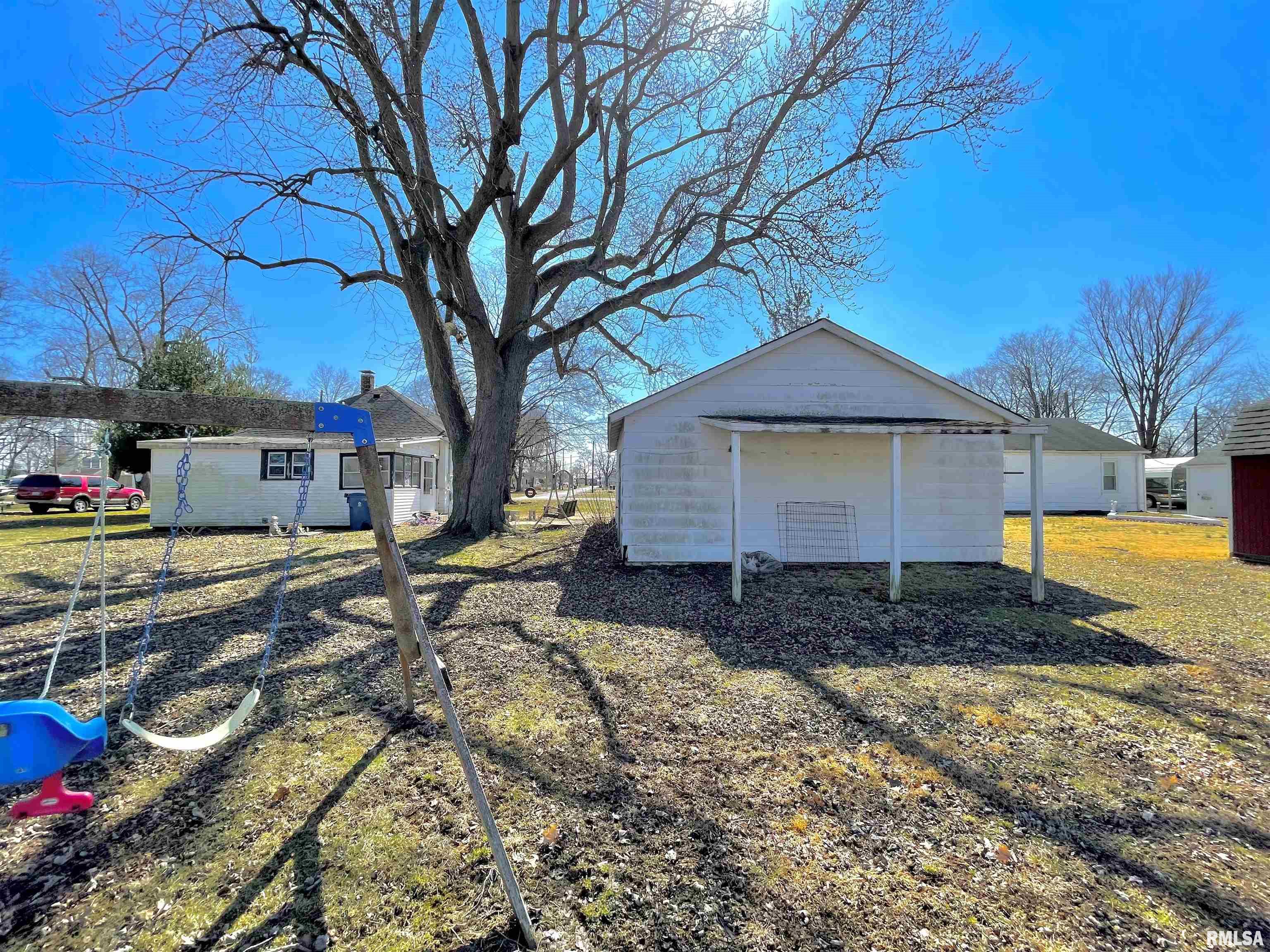 901 East 3rd Street Flora, IL 62839 - Photo 27 of 46