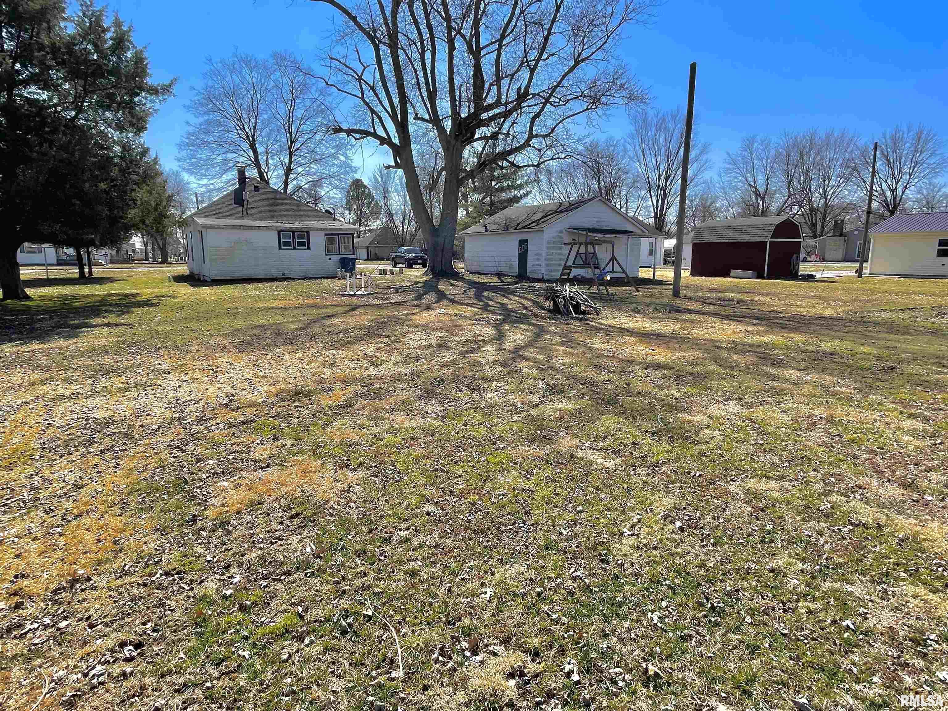 901 East 3rd Street Flora, IL 62839 - Photo 30 of 46
