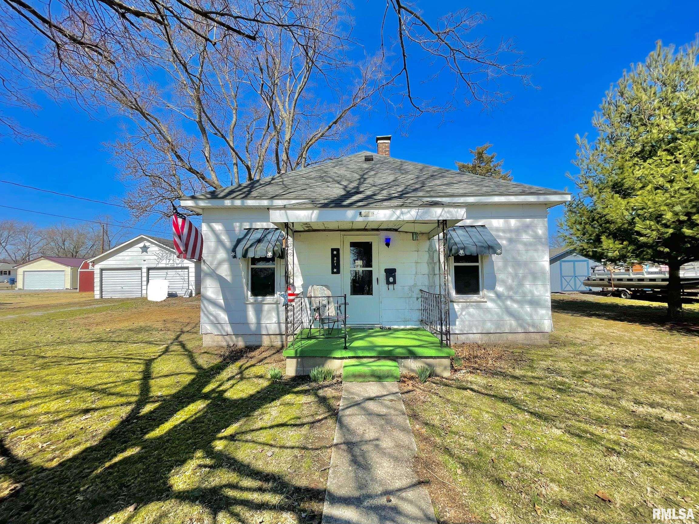 901 East 3rd Street Flora, IL 62839 - Photo 3 of 46