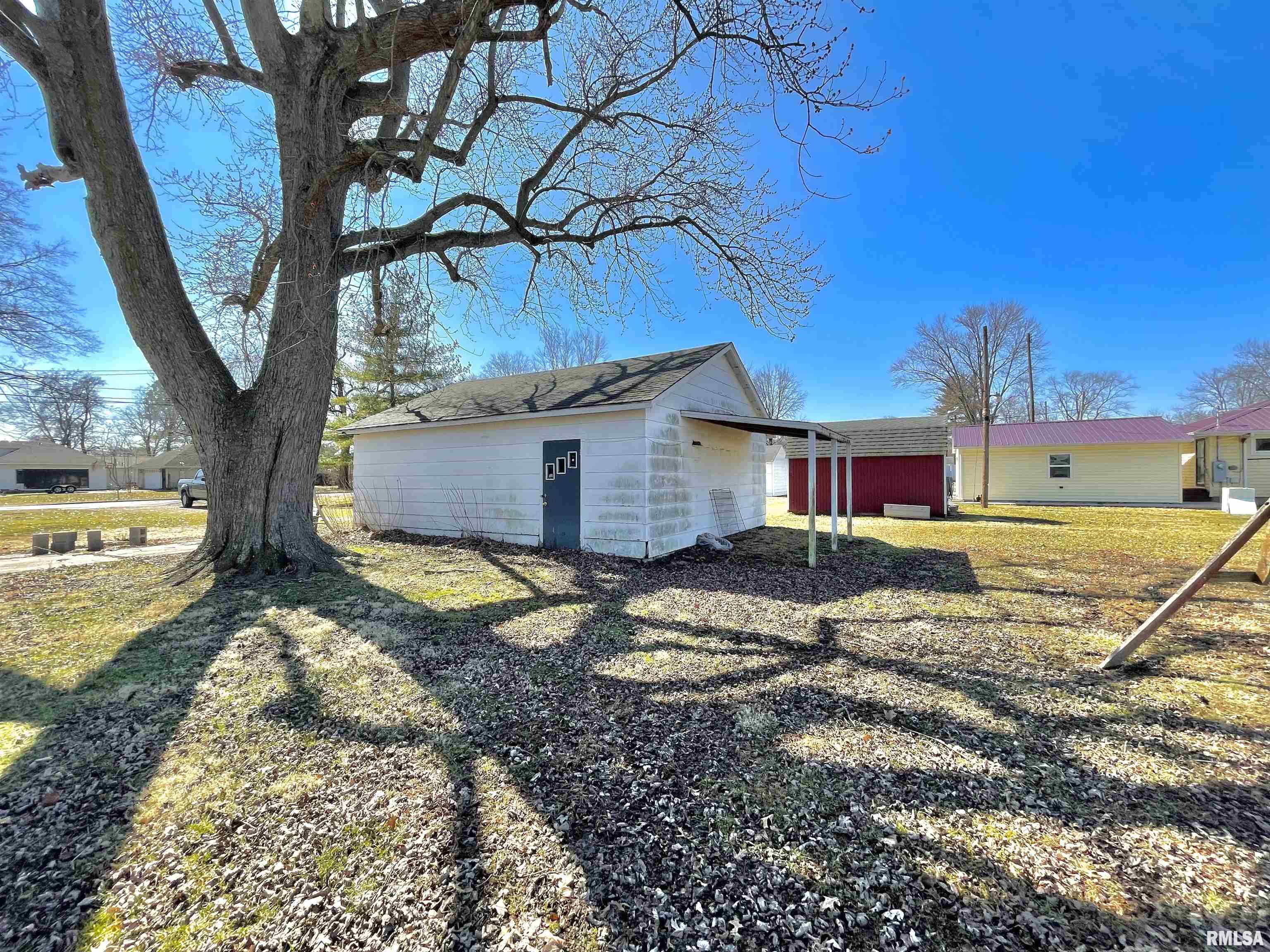 901 East 3rd Street Flora, IL 62839 - Photo 33 of 46