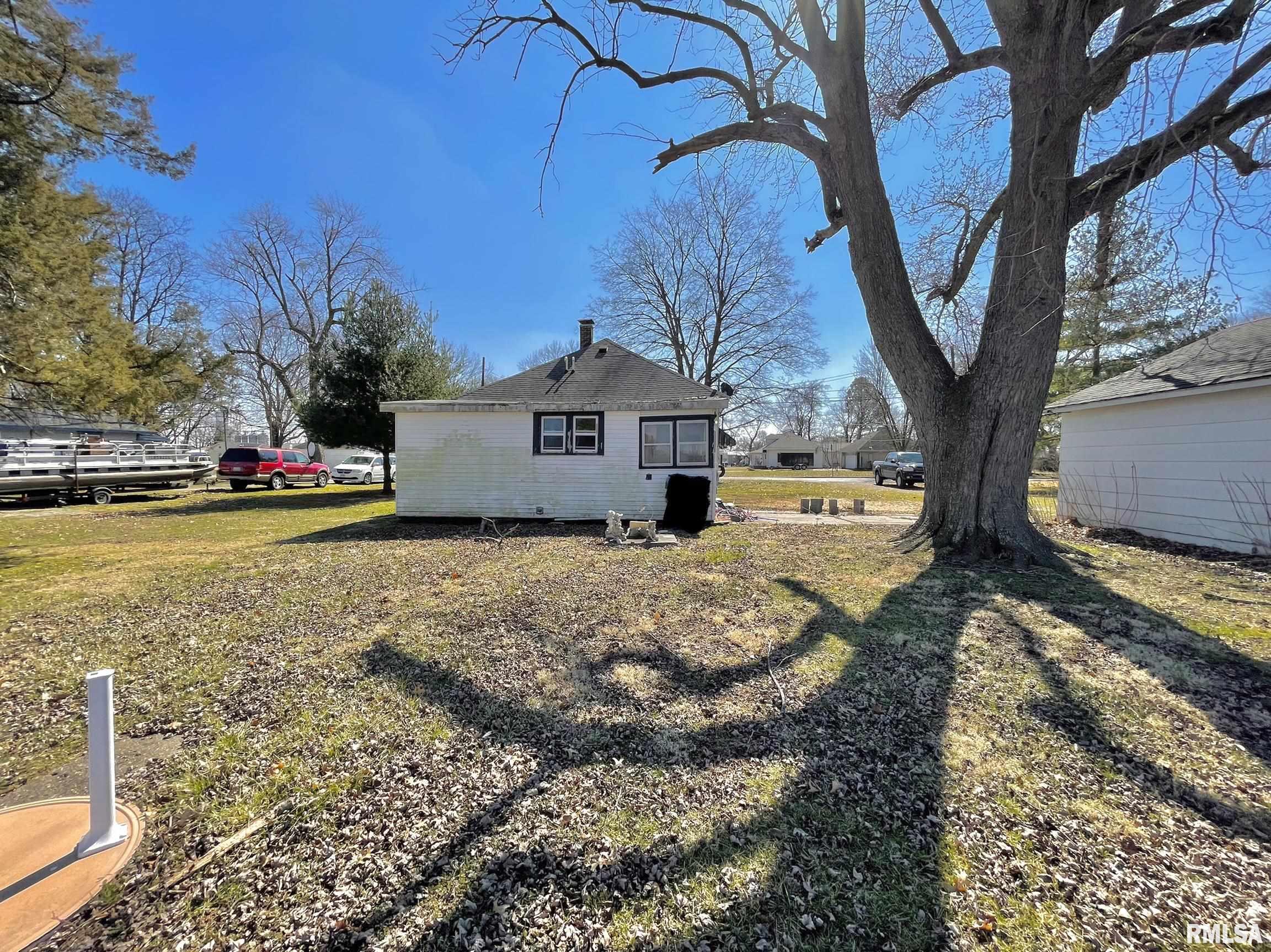 901 East 3rd Street Flora, IL 62839 - Photo 34 of 46