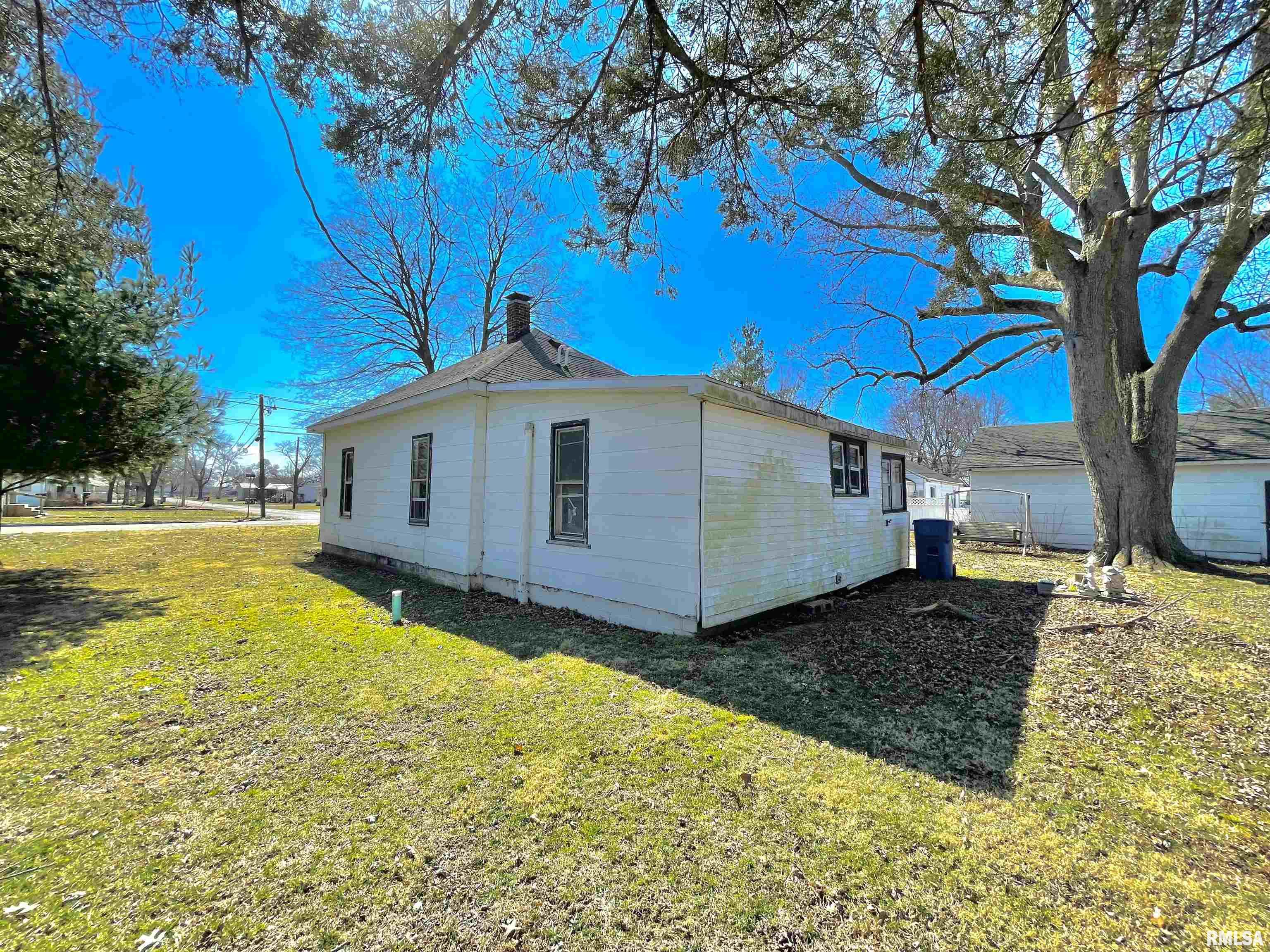 901 East 3rd Street Flora, IL 62839 - Photo 39 of 46
