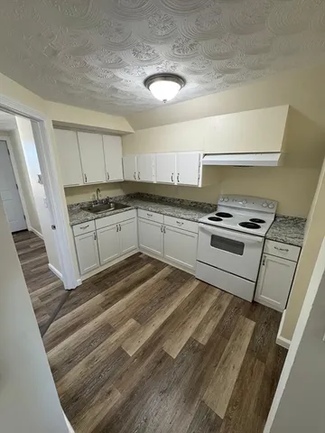 $1,700 | 456 Haverhill Street, Unit 3, Lawrence, MA 01841