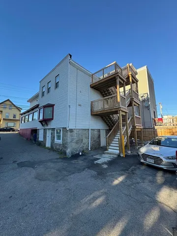 $1,700 | 456 Haverhill Street, Unit 3, Lawrence, MA 01841