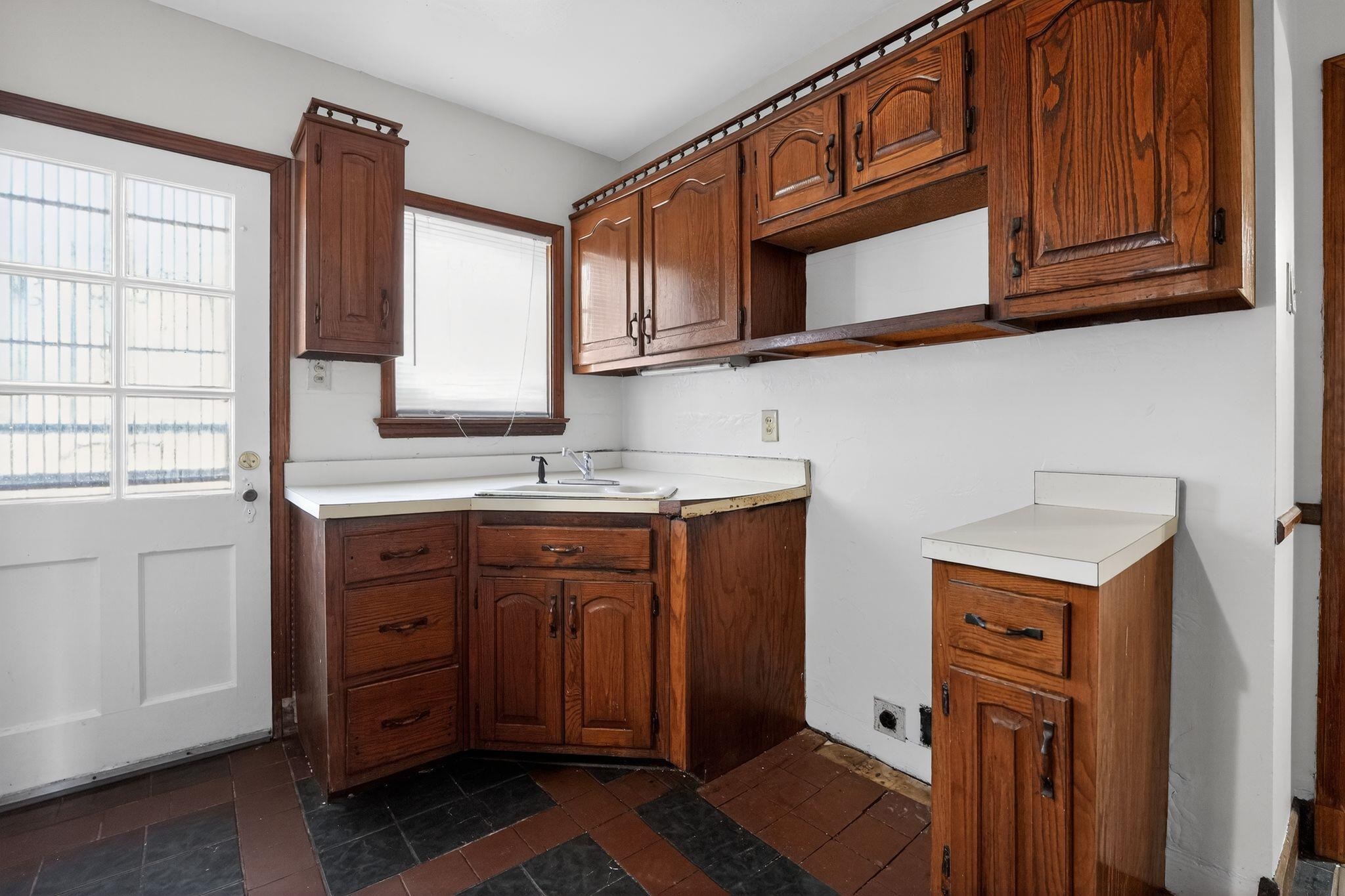 1068 Mt Vernon Road Memphis, TN 38111 - Photo 24 of 31 Laundry area with hookup for an electric dryer and a sink