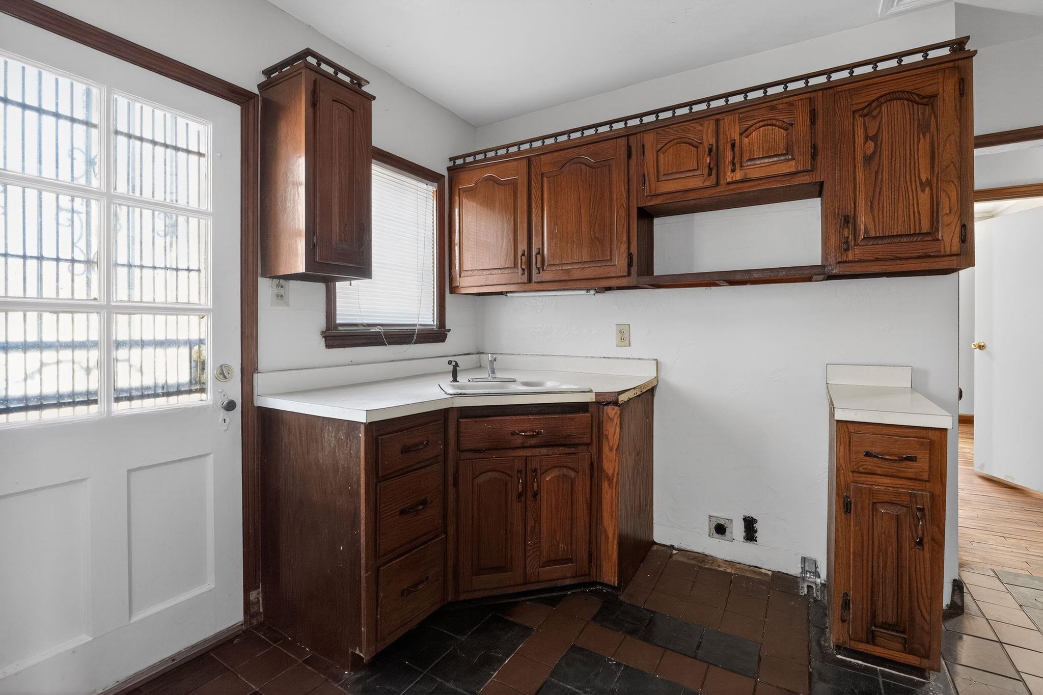1068 Mt Vernon Road Memphis, TN 38111 - Photo 25 of 31 Laundry room with hookup for an electric dryer and a sink