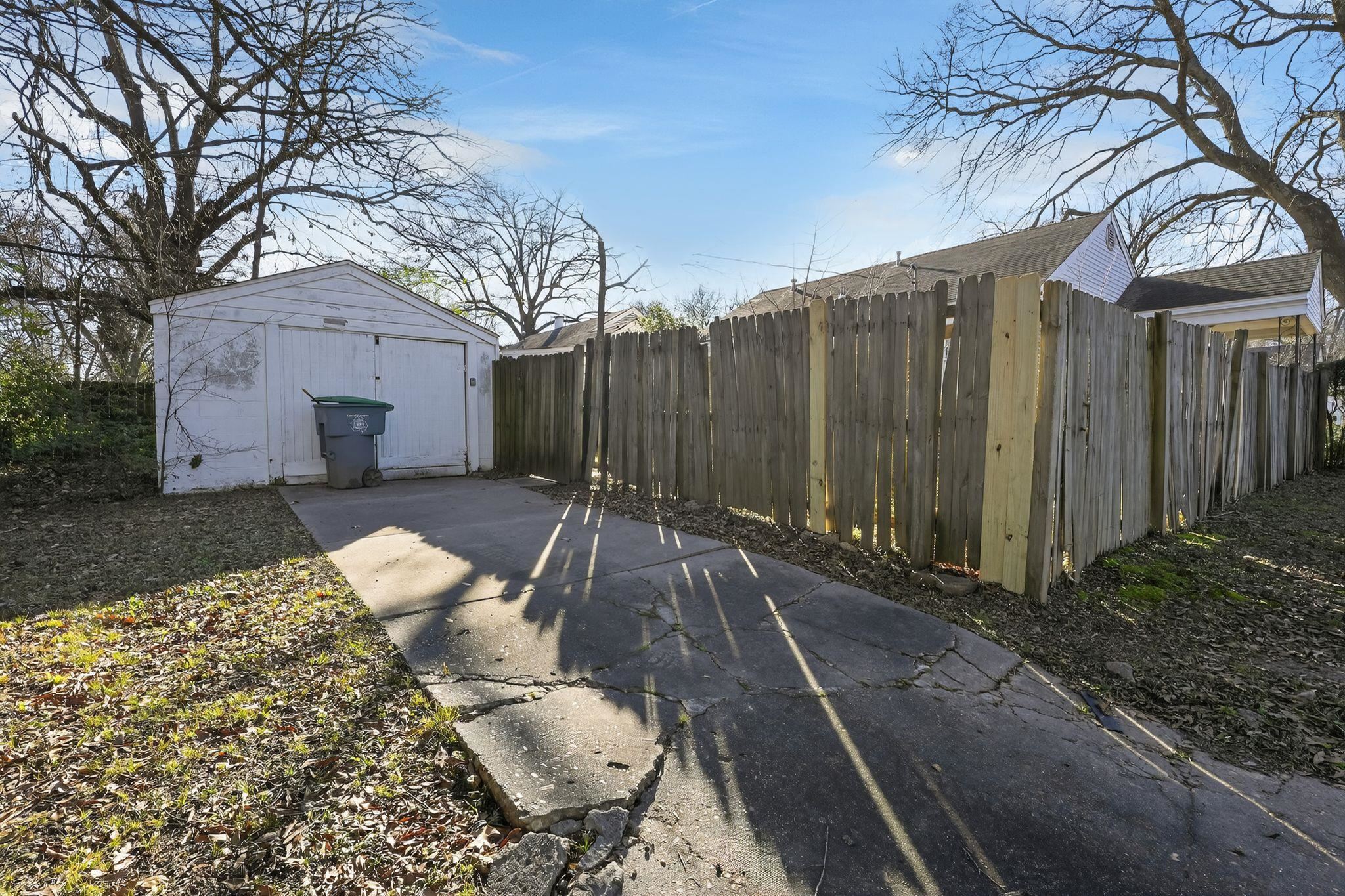 1068 Mt Vernon Road Memphis, TN 38111 - Photo 30 of 31 Fenced backyard with a storage unit
