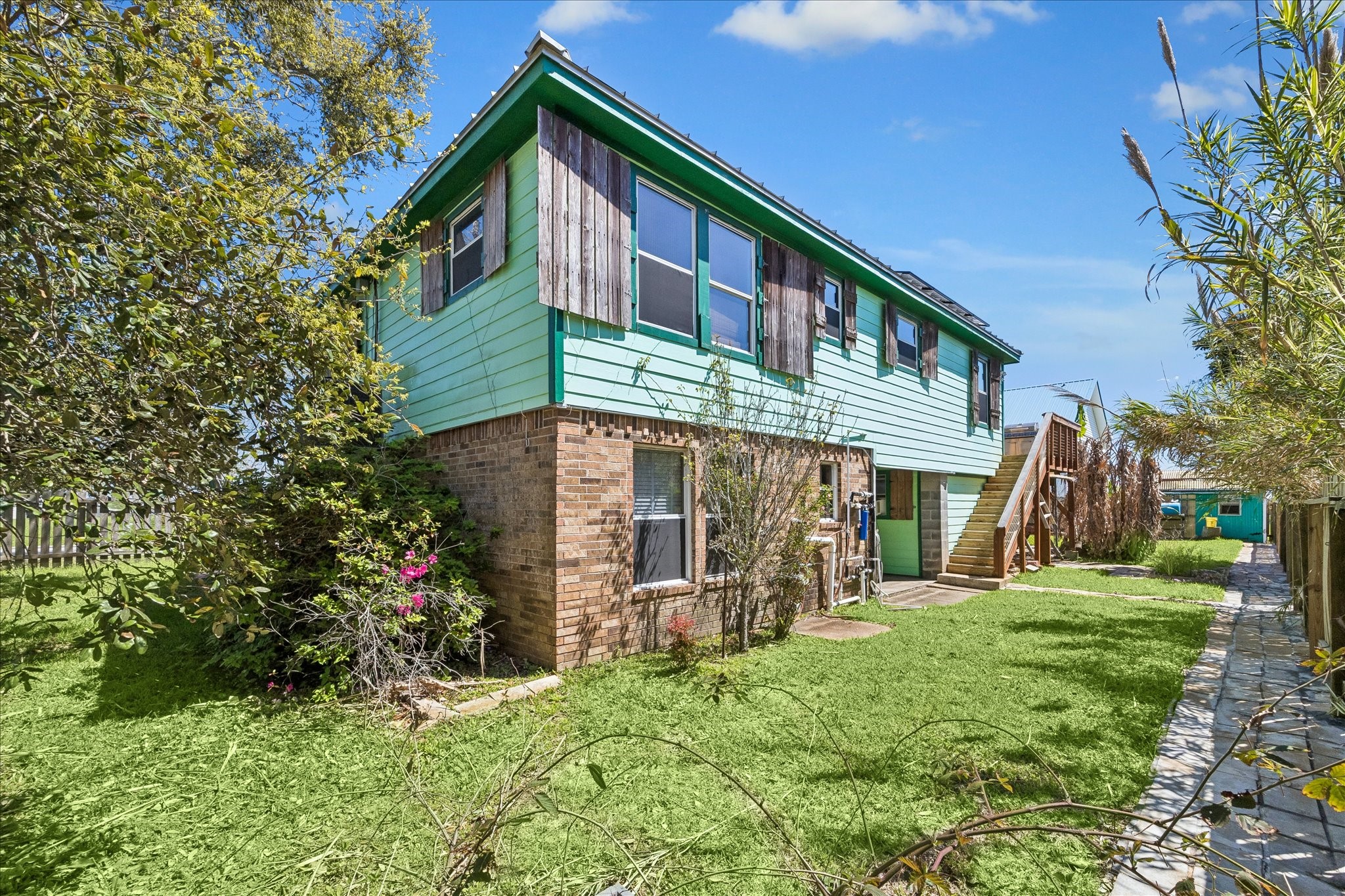 1009 3rd Street Seabrook, TX 77586 - Photo 19 of 20 a view of a house with a yard