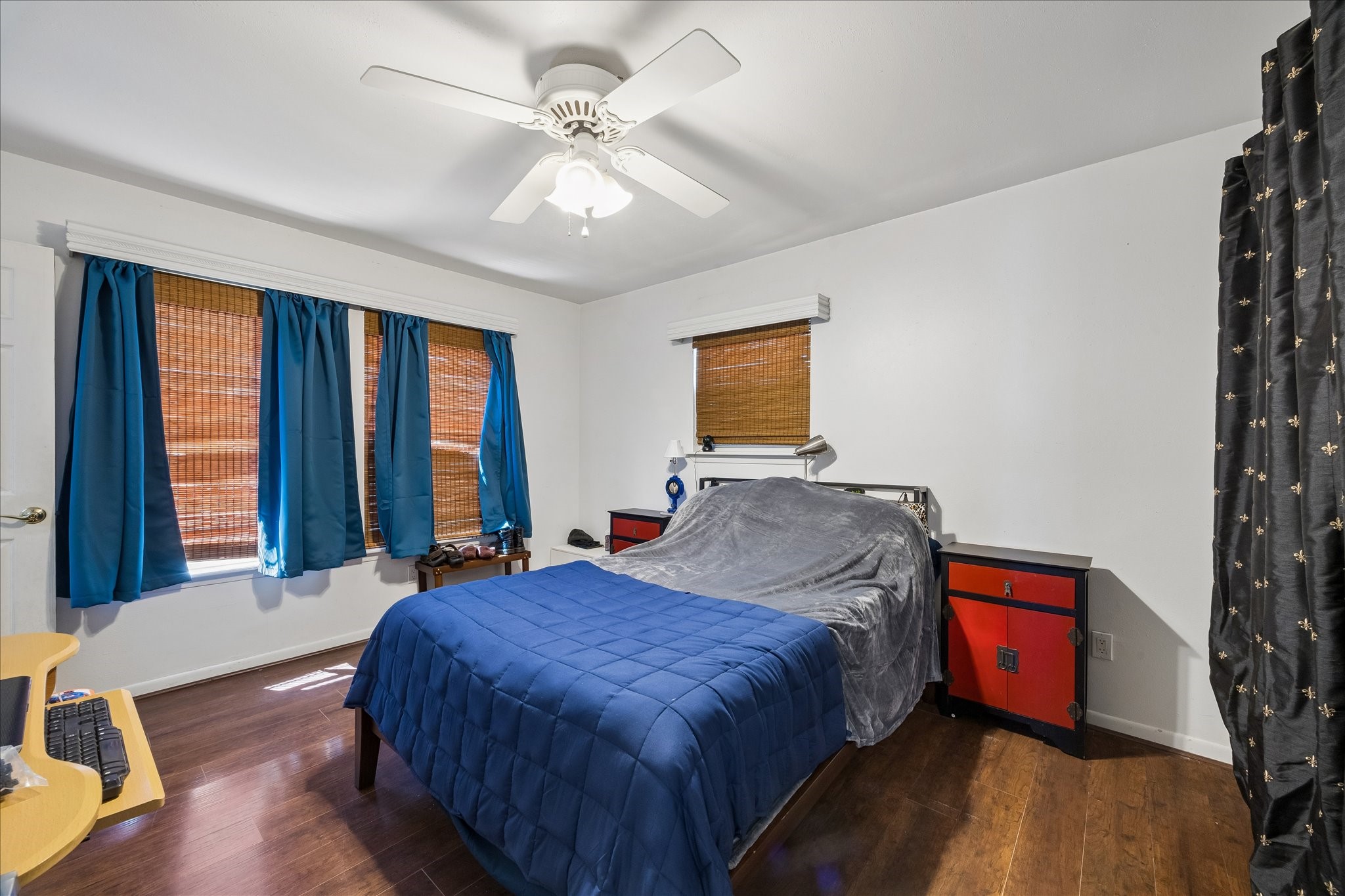 1009 3rd Street Seabrook, TX 77586 - Photo 9 of 20 a bed sitting in a spacious bedroom next to a window
