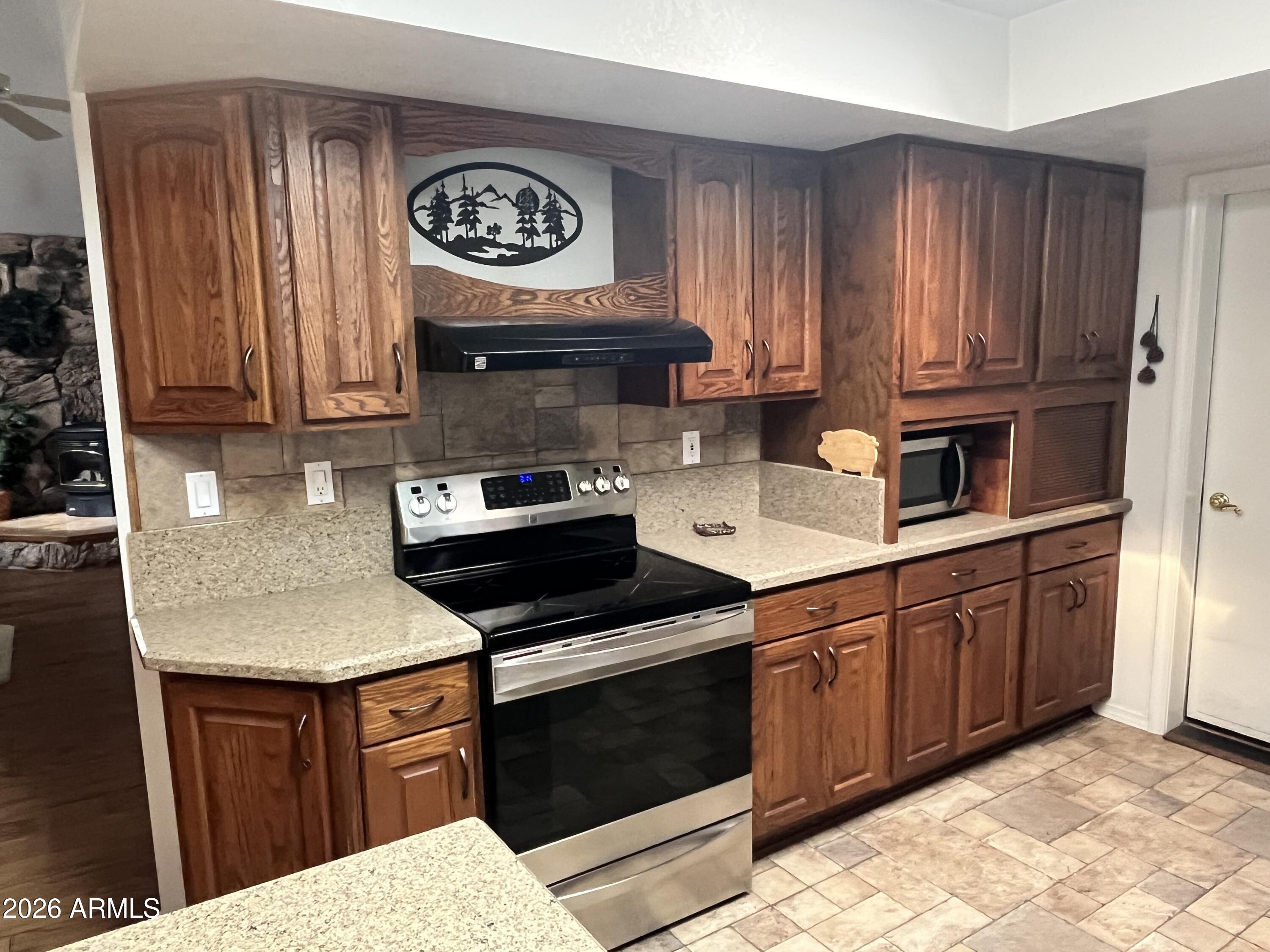 1006 North Matterhorn Road Payson, AZ 85541 - Photo 12 of 37 Convection range