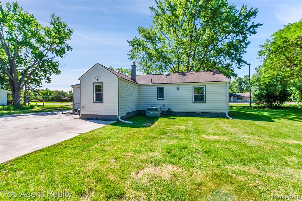 1541 East Wattles Road Troy, MI 48085 - Photo 20 of 32