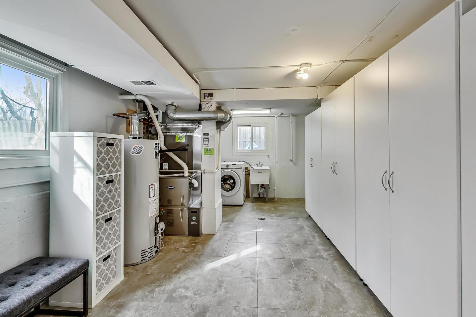 1920 Barberry Road Northbrook, IL 60062 - Photo 18 of 24 a view of a hallway with closet and a window