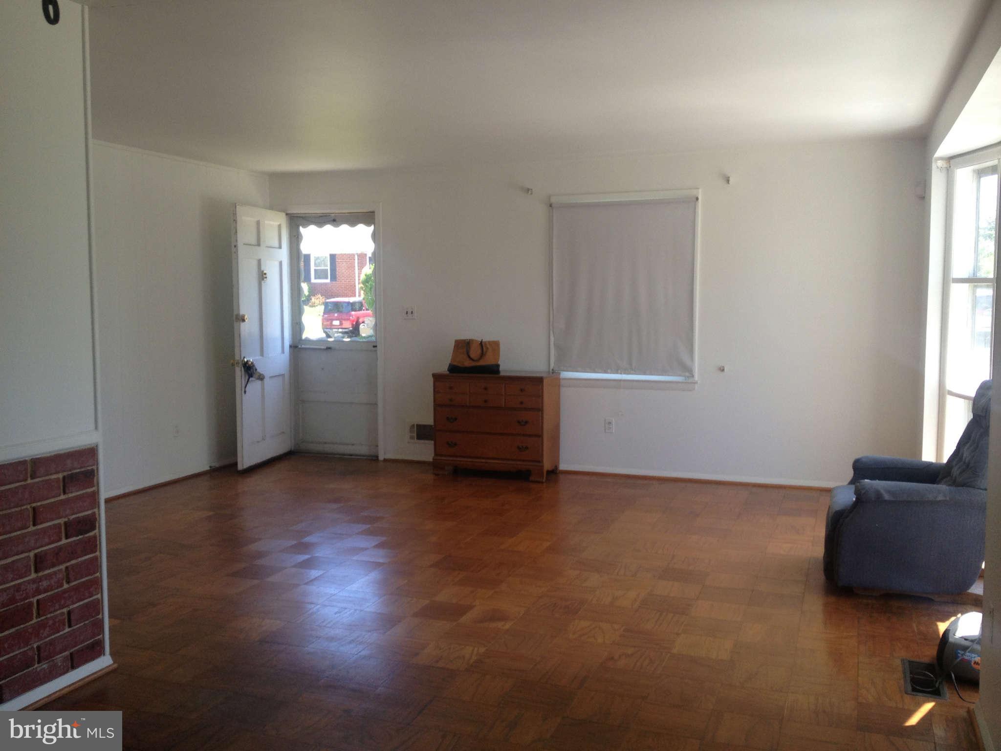 9012 Perring Park Road Baltimore, MD 21234 - Photo 3 of 25 Living Room