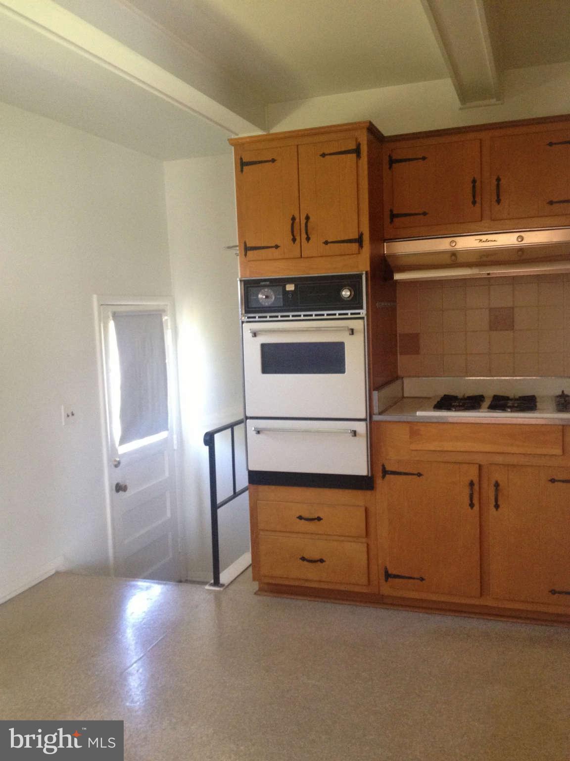 9012 Perring Park Road Baltimore, MD 21234 - Photo 7 of 25 Kitchen