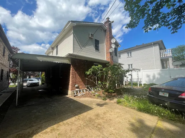 a view of a car park in front of house