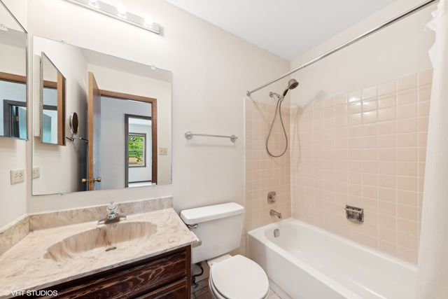 $420,000 | 74 Wakefield Lane, Buffalo Grove, IL 60089