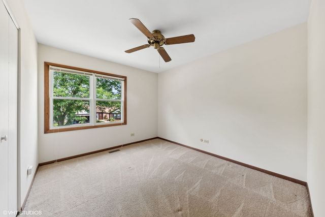 $420,000 | 74 Wakefield Lane, Buffalo Grove, IL 60089