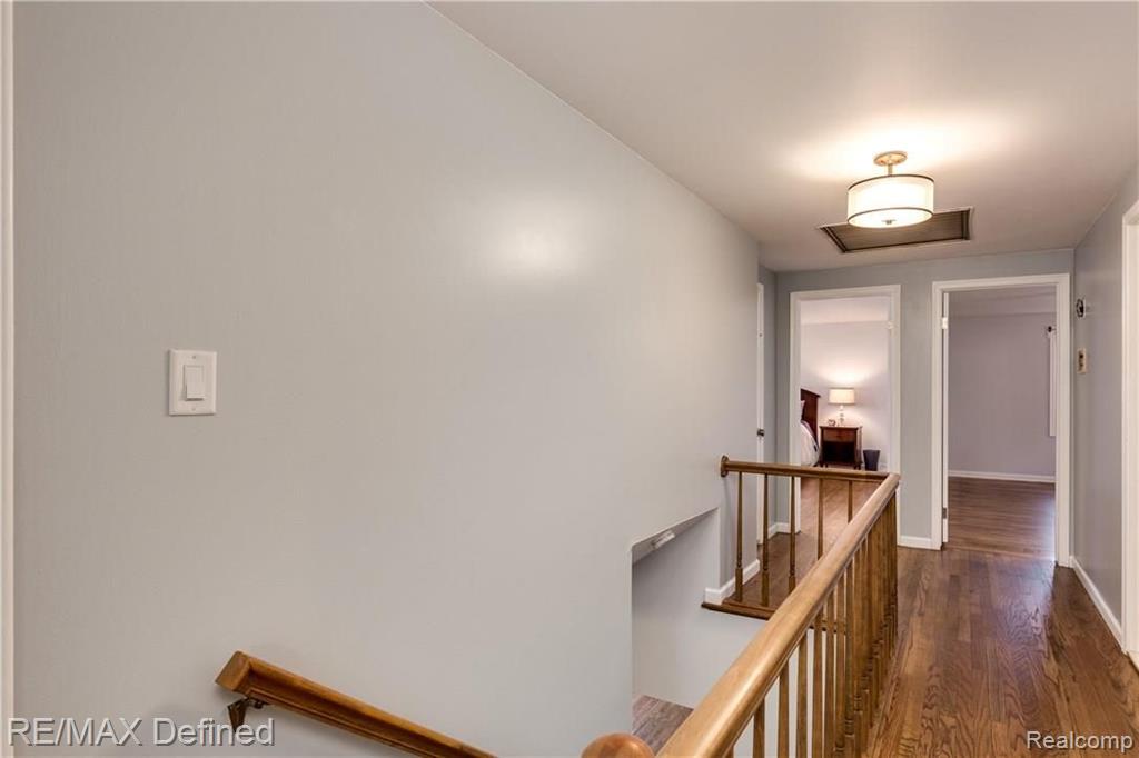 29709 Fox Grove Road Farmington Hills, MI 48334 - Photo 12 of 26