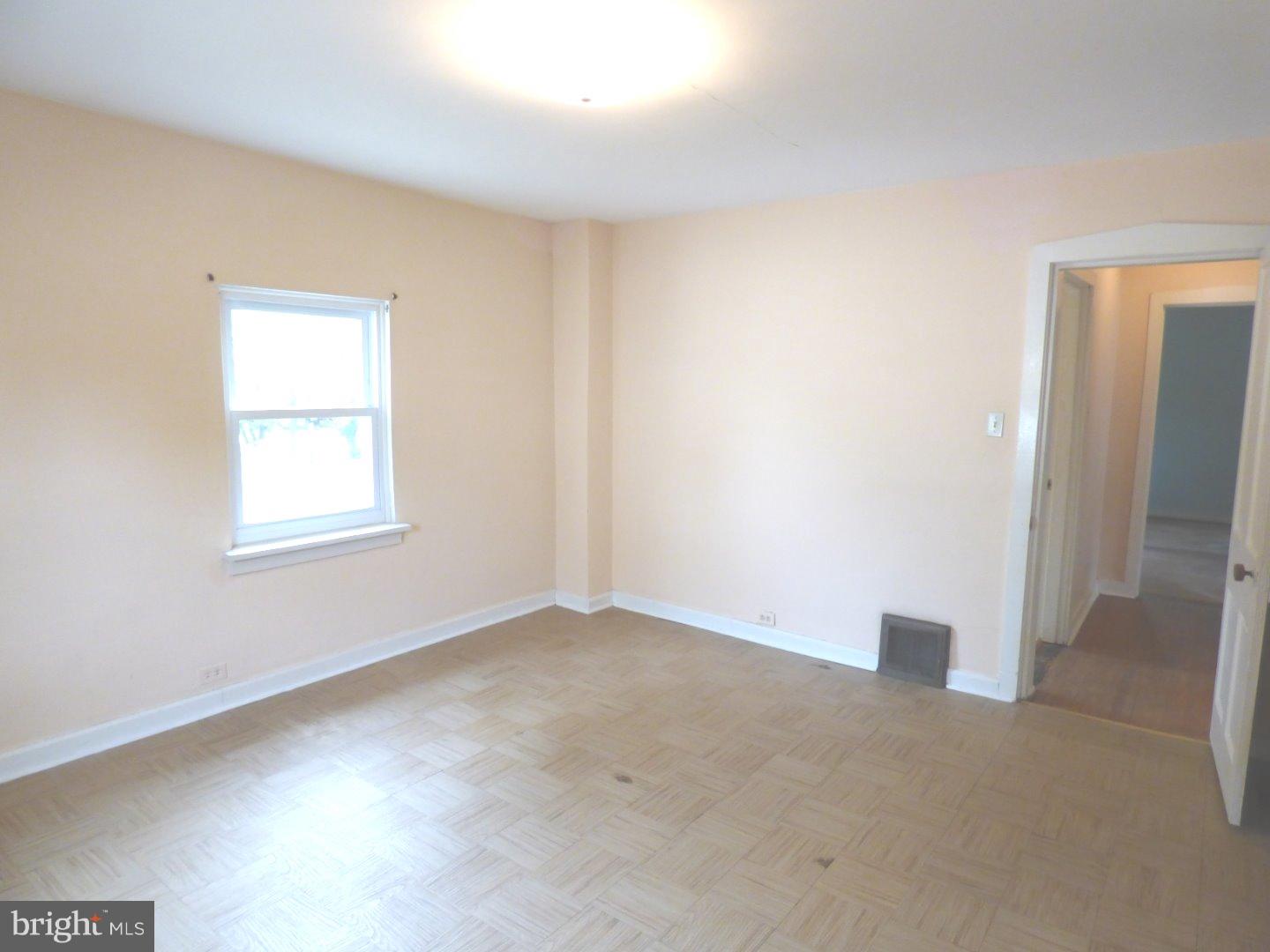 138 Oxford Road Cinnaminson, NJ 08077 - Photo 15 of 25 Bedroom - Main