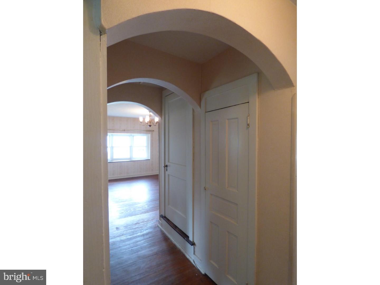 138 Oxford Road Cinnaminson, NJ 08077 - Photo 8 of 25 Hallway