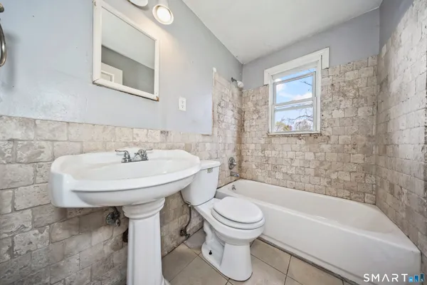 $269,000 | 71 Sunshine Circle, Bridgeport, CT 06606