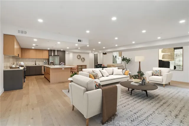 $1,475,000 | 5110 Whitsett Avenue, Unit 105, Valley Village, CA 91607