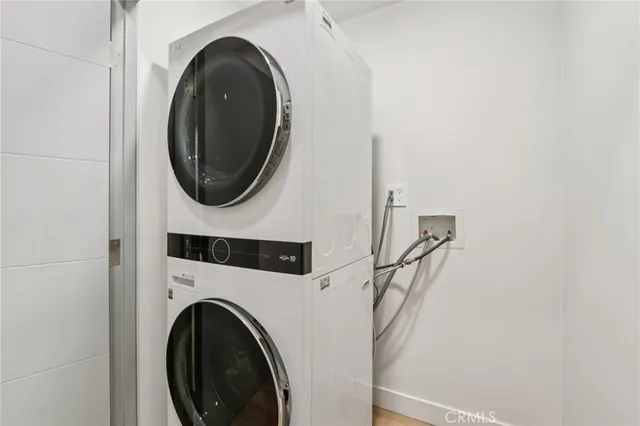 $1,475,000 | 5110 Whitsett Avenue, Unit 105, Valley Village, CA 91607