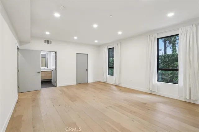 $1,475,000 | 5110 Whitsett Avenue, Unit 105, Valley Village, CA 91607