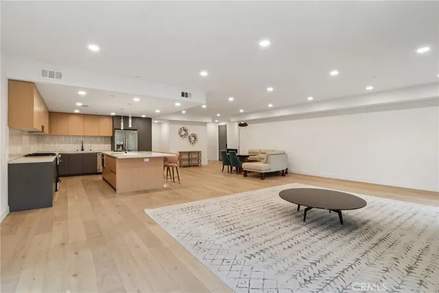 $1,475,000 | 5110 Whitsett Avenue, Unit 105, Valley Village, CA 91607