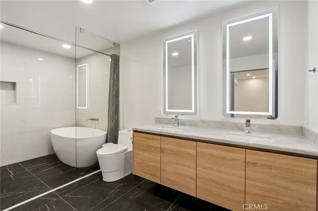 $1,475,000 | 5110 Whitsett Avenue, Unit 105, Valley Village, CA 91607