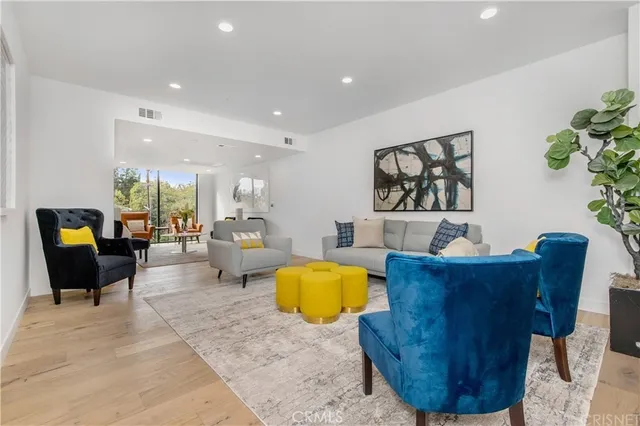 $1,475,000 | 5110 Whitsett Avenue, Unit 105, Valley Village, CA 91607