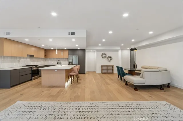 $1,475,000 | 5110 Whitsett Avenue, Unit 105, Valley Village, CA 91607