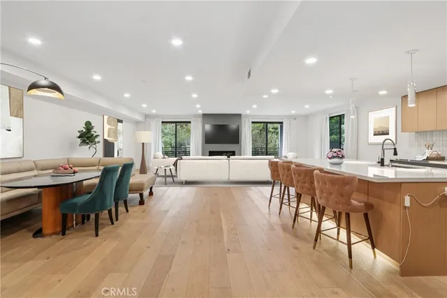 $1,475,000 | 5110 Whitsett Avenue, Unit 105, Valley Village, CA 91607