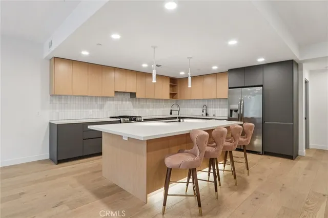 $1,475,000 | 5110 Whitsett Avenue, Unit 105, Valley Village, CA 91607