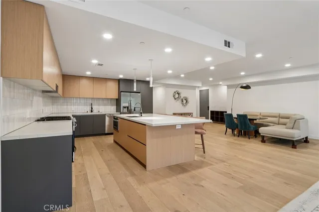 $1,475,000 | 5110 Whitsett Avenue, Unit 105, Valley Village, CA 91607