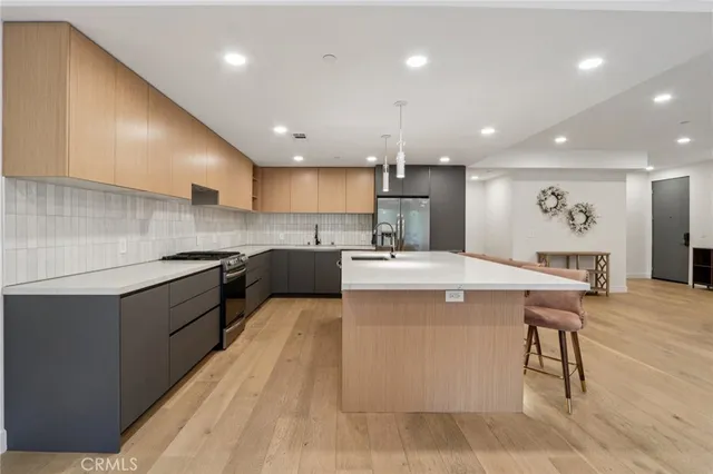 $1,475,000 | 5110 Whitsett Avenue, Unit 105, Valley Village, CA 91607