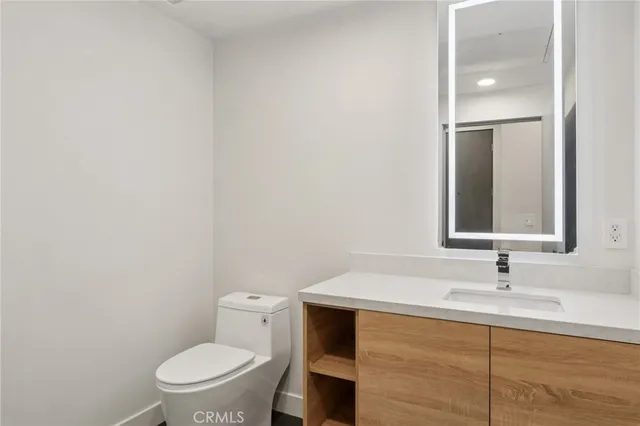 $1,475,000 | 5110 Whitsett Avenue, Unit 105, Valley Village, CA 91607