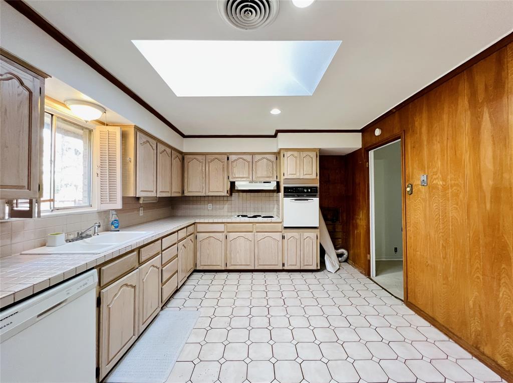 8715 Labron Avenue Dallas, TX 75209 - Photo 14 of 29