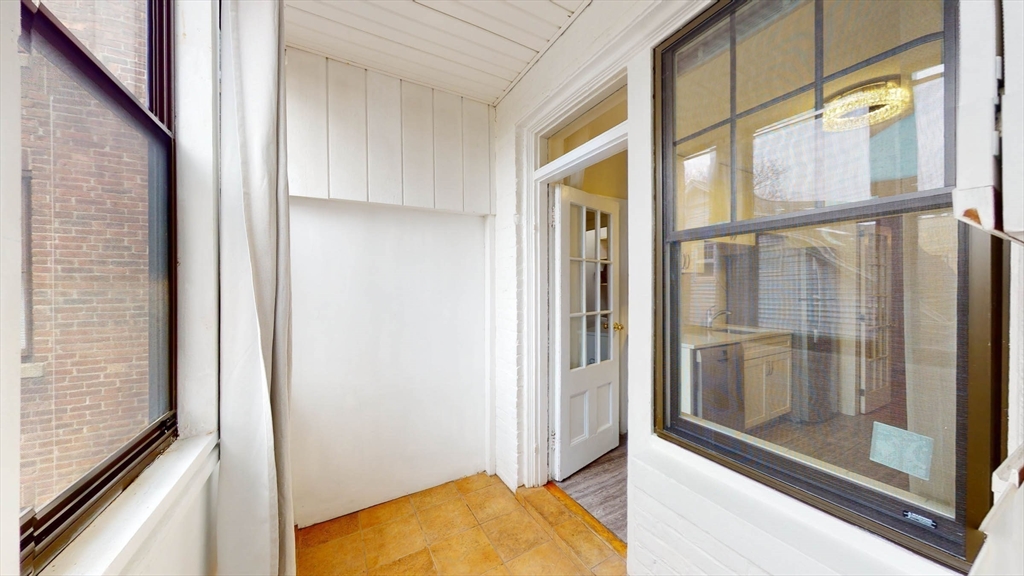 311 Tappan Street, Unit 3 Brookline, MA 02445 - Photo 20 of 35 a view of an entryway