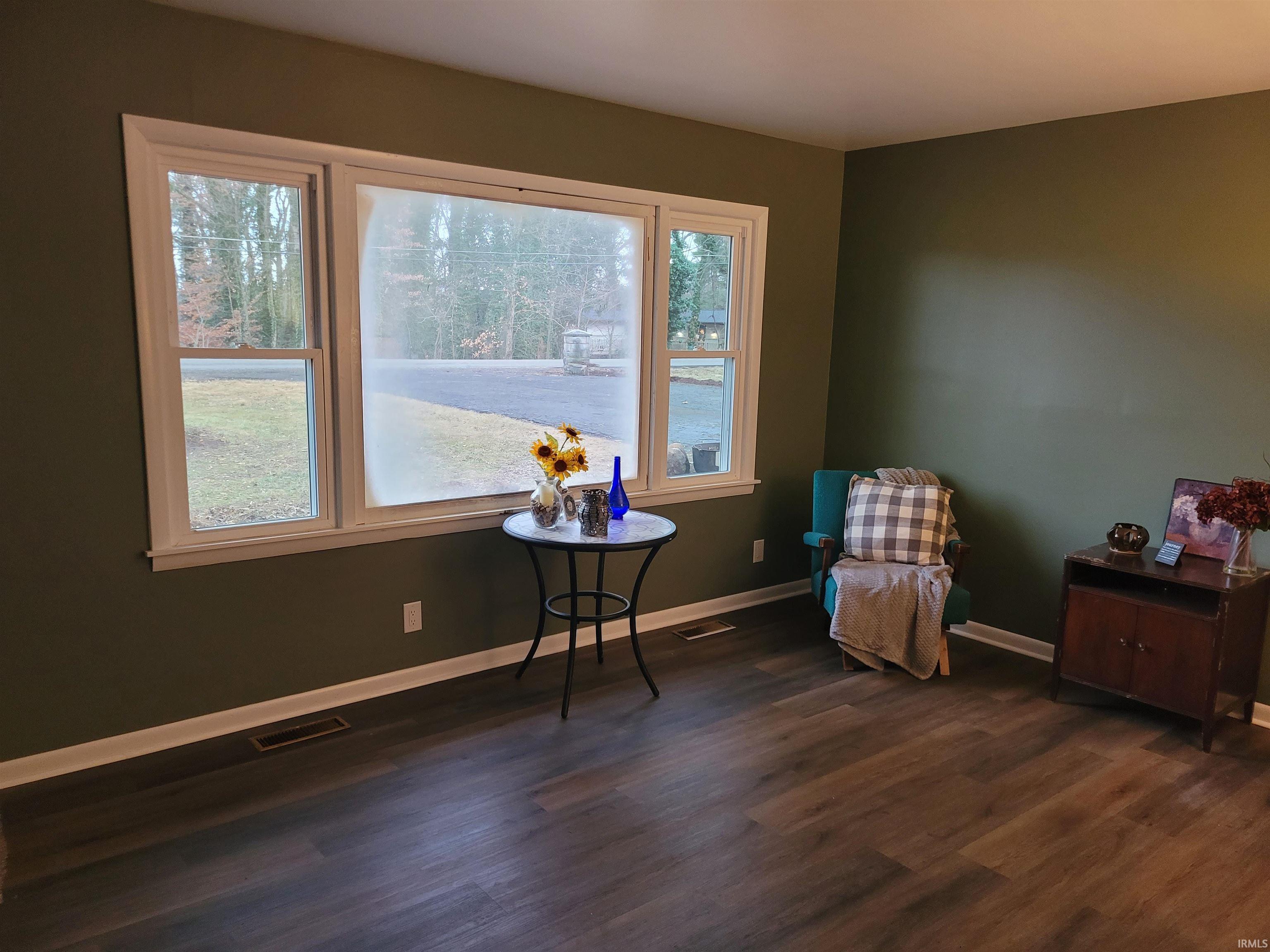 4535 Kuebler Road Evansville, IN 47720 - Photo 4 of 21