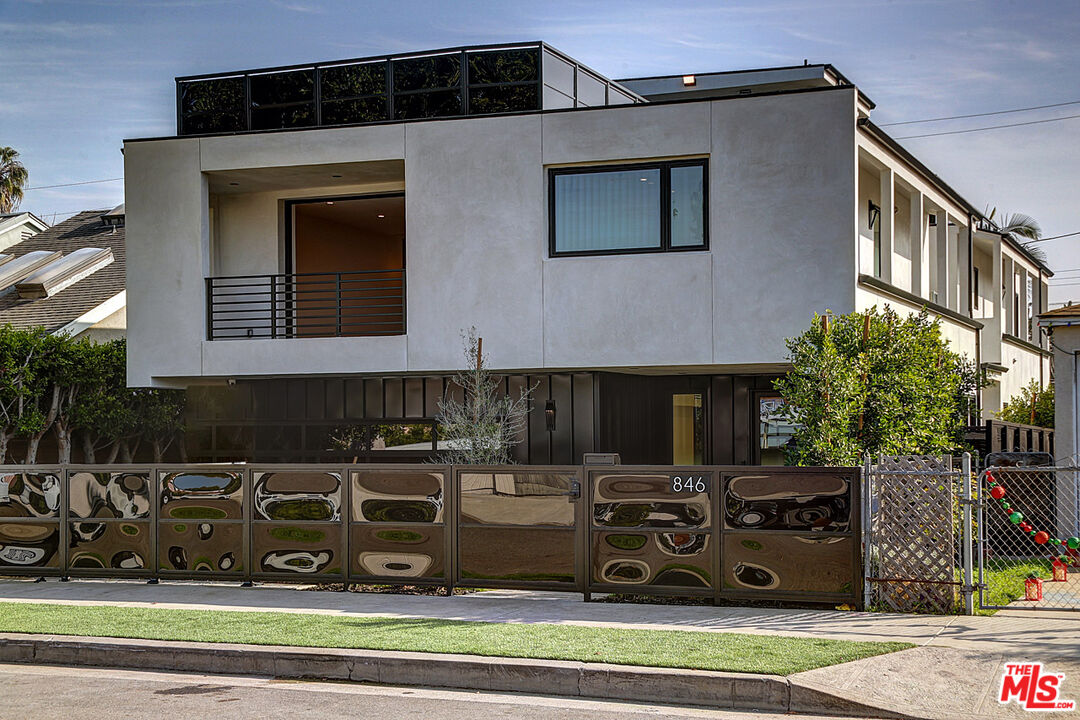846 Dickson Street Marina del Rey, CA 90292 - Photo 43 of 48