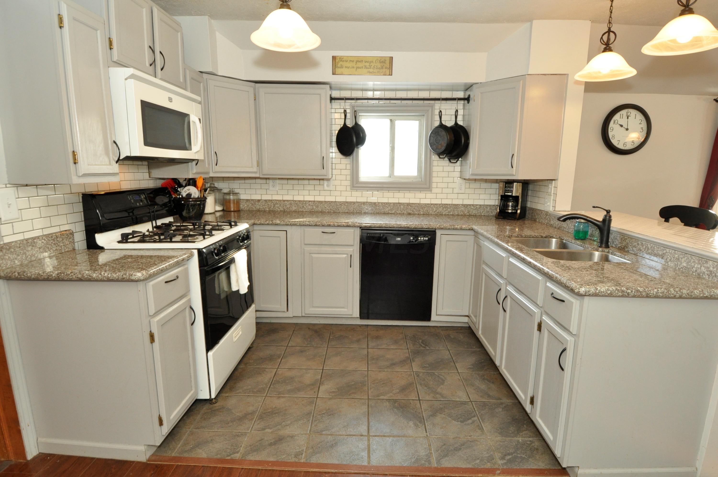 2546 Stegner Road Columbus, OH 43207 - Photo 7 of 24