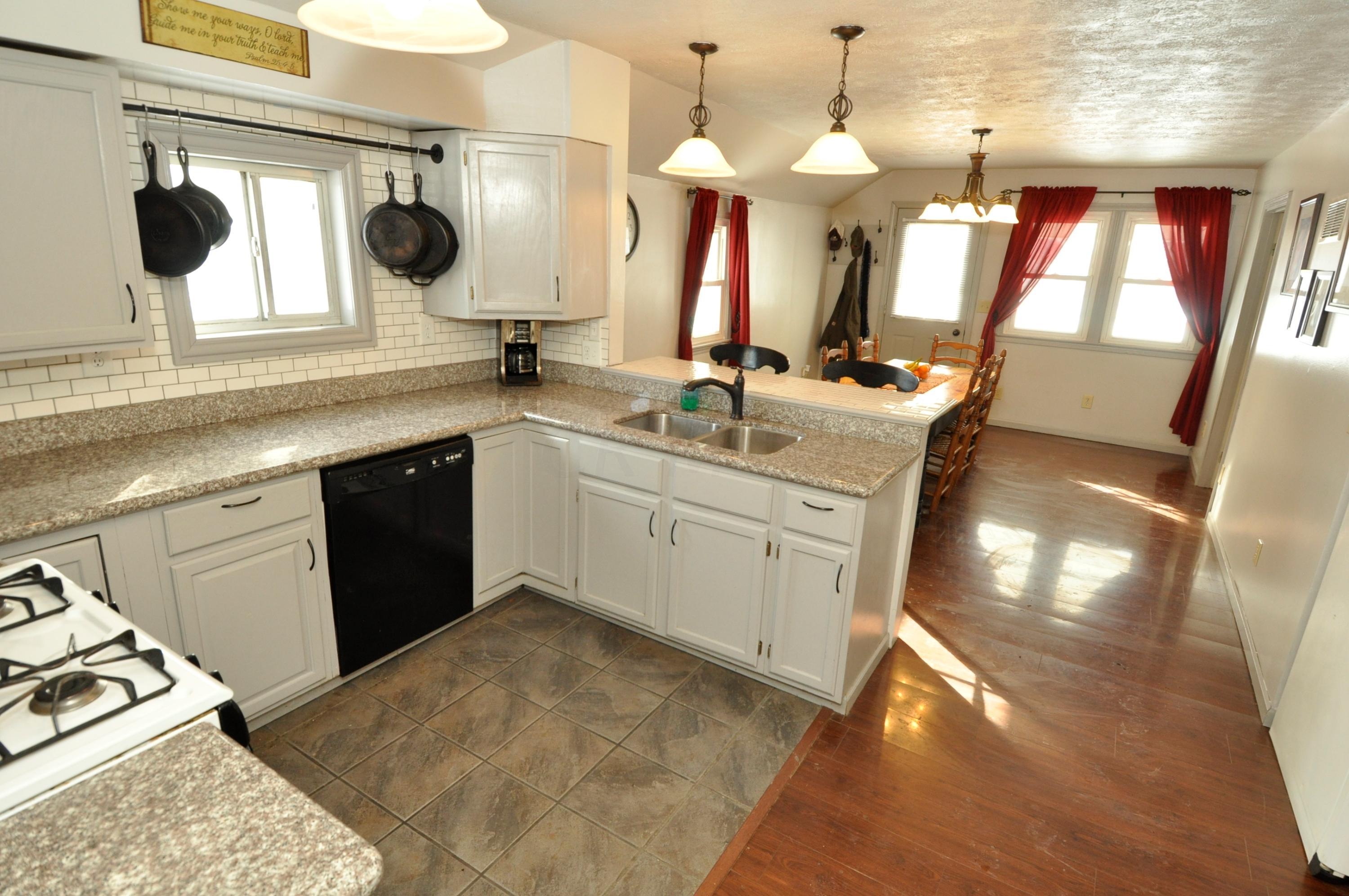 2546 Stegner Road Columbus, OH 43207 - Photo 8 of 24