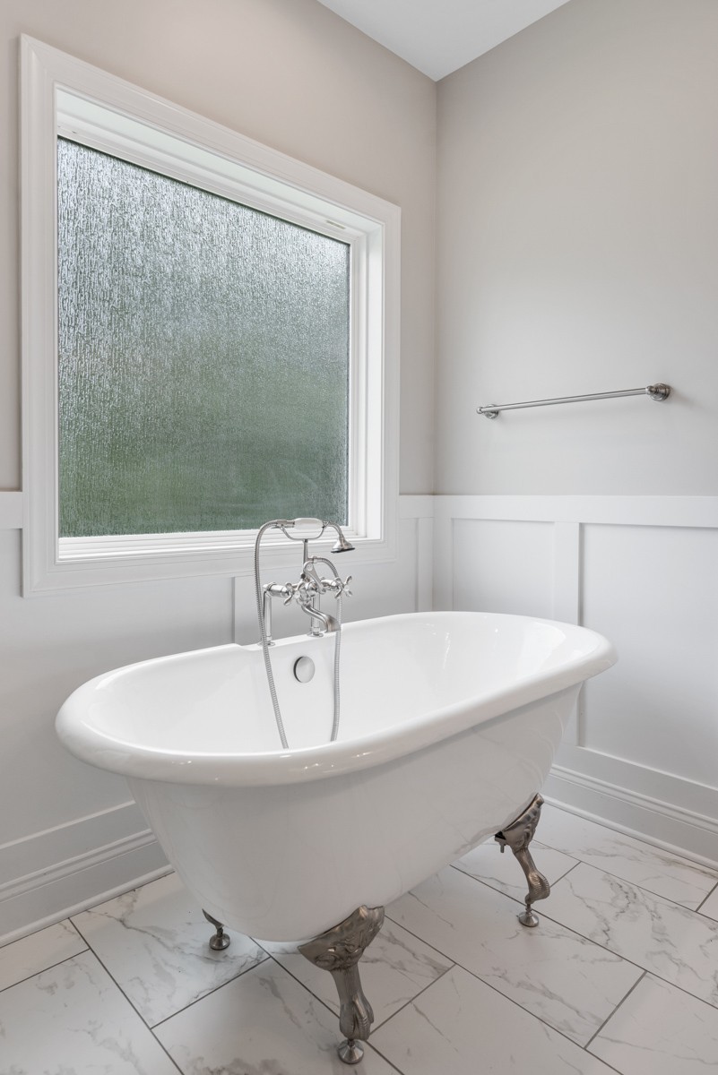 488 Sheas Way Clarksville, TN 37043 - Photo 21 of 39 a bathroom with a sink and a bathtub