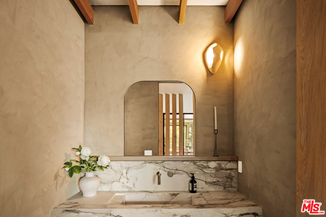 11556 Blix Street Valley Village, CA 91602 - Photo 12 of 45