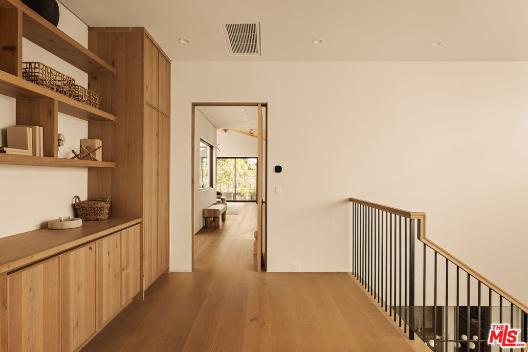 11556 Blix Street Valley Village, CA 91602 - Photo 18 of 45