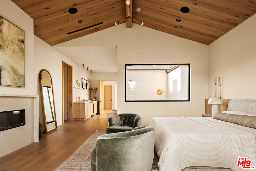 11556 Blix Street Valley Village, CA 91602 - Photo 26 of 45