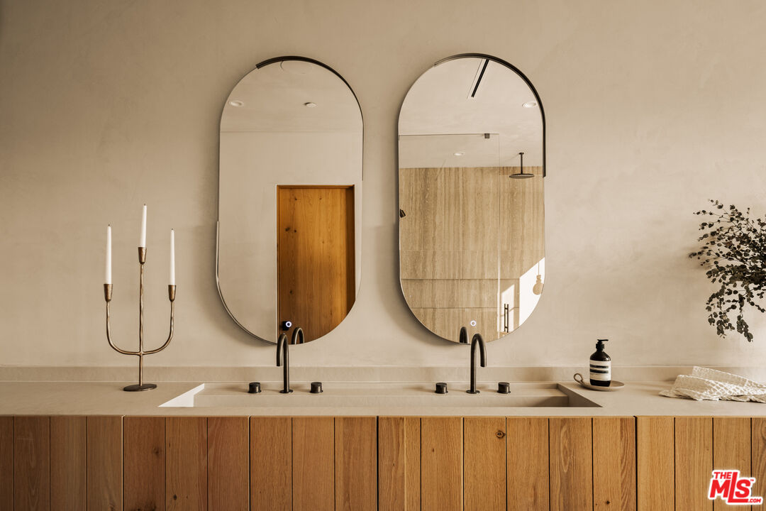 11556 Blix Street Valley Village, CA 91602 - Photo 29 of 45