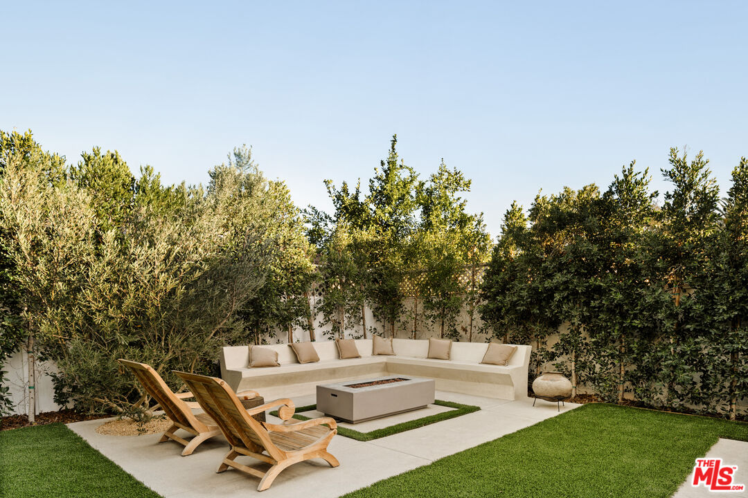 11556 Blix Street Valley Village, CA 91602 - Photo 42 of 45